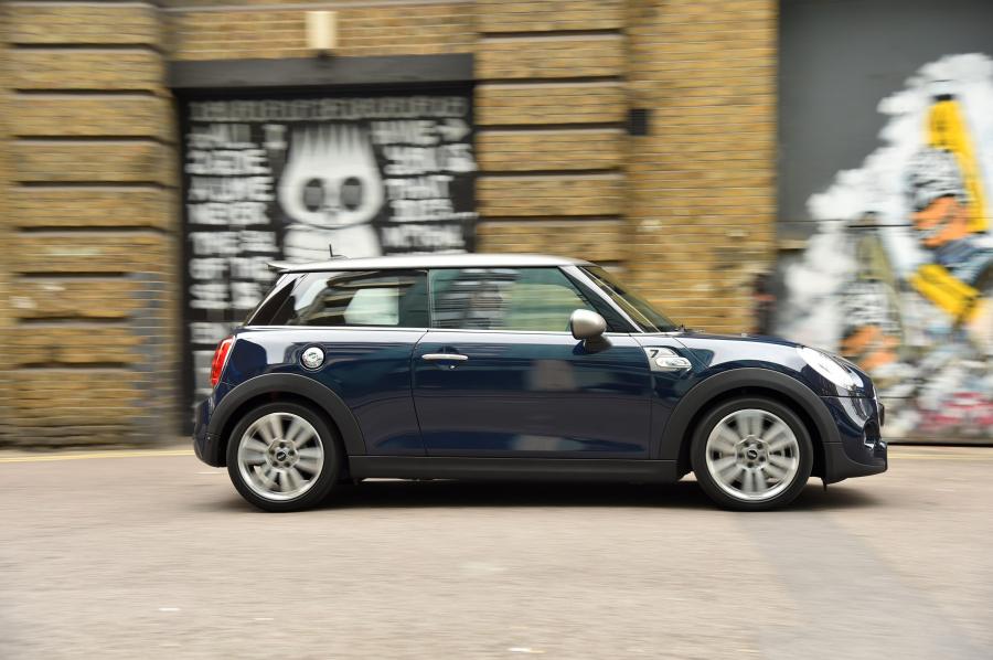  Mini Cooper S Seven 2016 года  (UK) (фото 18 из 30)